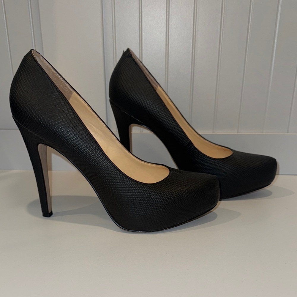 Jessica Simpson Snakeskin Black High Heels Size 6.5